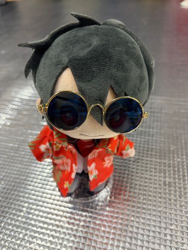 アロハシャツにサングラス掛けられた図