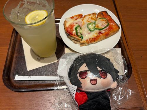 ピザトーストとレモネードだって
上島珈琲だよ