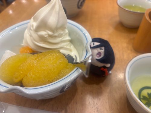 (あんみつ欲しくて隠れて様子を伺う
アイスクリームのところ食べさせて貰えたよ）
ち、ちー、ちち、ち！