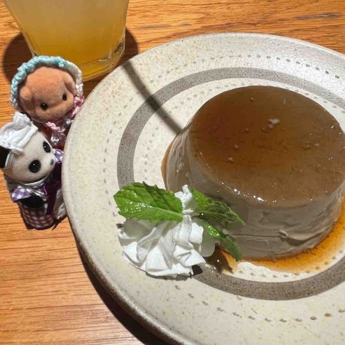 ジーーー👀🍮(ぼくらも食べたいなー)