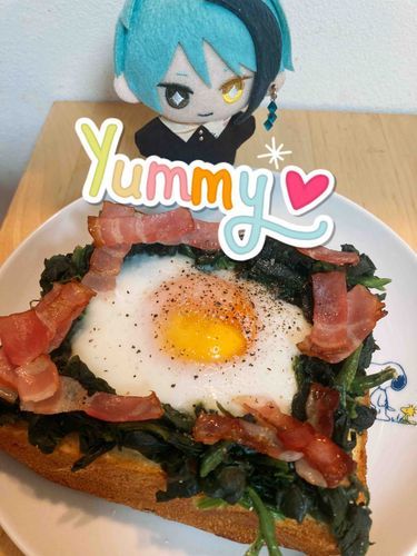 ほうれん草のエッグトーストです。卵を良い感じに半熟にするのが結構難しくて…こちらは成功したほうですね。