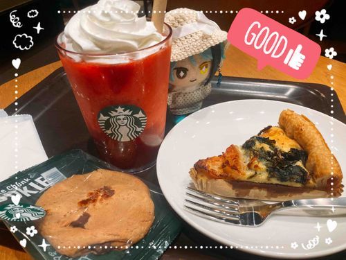 今日はスタバで昼食をとりました。いちごのフラペチーノは絶品でしたね。