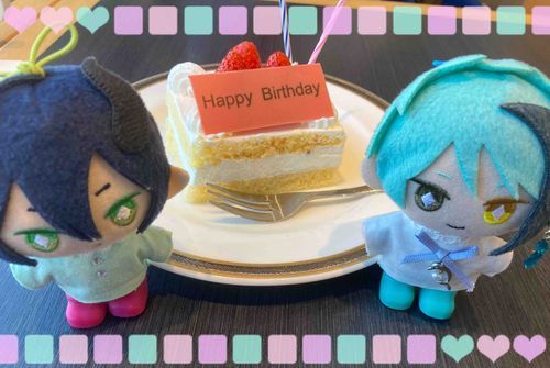 本日はユミさんの誕生日です。これは先日ホテルのスイーツビュッフェでおなかいっぱい召し上がった後サプライズで出てきたケーキなのですが、あの瞬間のユミさんの顔、最高でした♡これからも僕と一緒にたくさんの想定外を楽しみましょうね。