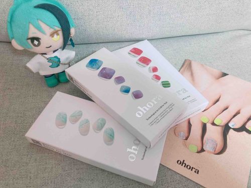 沖縄旅行用のペディキュアとネイルを買ったそうですよ。海や僕をイメージして選んだとか。スイカのペディキュアは欲望に負けたそうです、ユミさんは食べ物モチーフに弱いですからねぇ。
