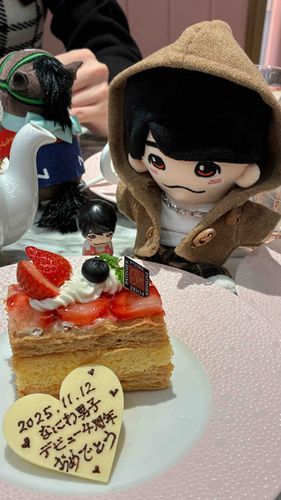 デビュー日のお祝いケーキ🍓