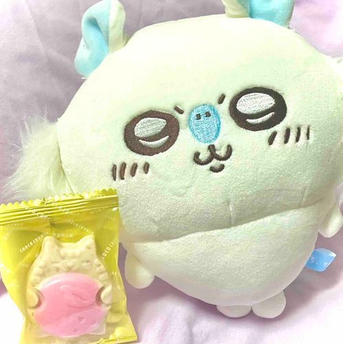 ネコちゃんのチョコ！！
ネコちゃんが持ってるのピンクだけどみかん🍊じゃない？
家族はいちご🍓っていうけどどっちなんだろ？