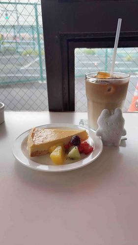 チーズケーキとカフェラテ、最高です
