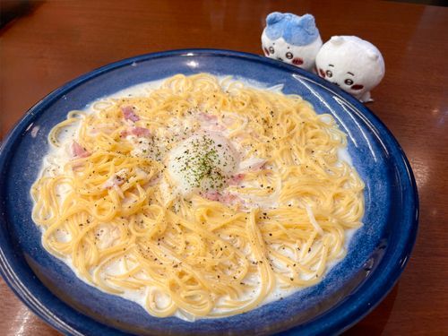 これすごいおっきいよ、パスタッ！

Ｓ・M・Ｌ、サイズ変更無料なのでＬサイズ頼んでしまいました〜🥹
カルボナーラ最高〜😆✊