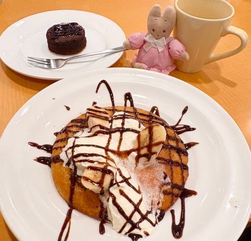 ガストでデザート♡
チョコバナナとマスカルポーネのパンケーキ&ガトーショコラ
デザートは何個食べたっていい♡