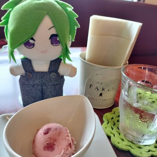 デザートもらえた🍨