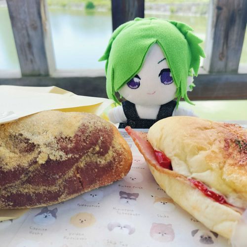 テイクアウトして公園で食べるよ！
焼き立てゲットできて嬉しい(*˘︶˘*).｡.:*♡