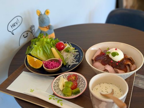 お昼にローストポーク丼を食べましたのだ