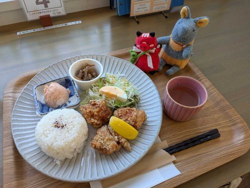 お昼ごはんの日替わりランチなのだ