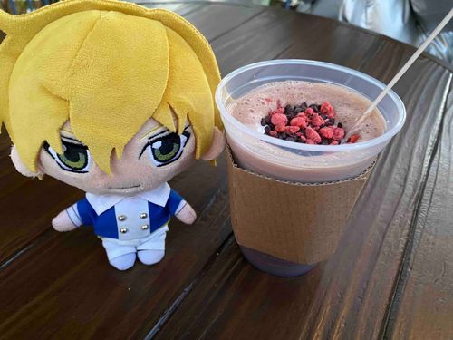 お世話係のホットチョコレートだ。寒いからな。風邪を引くなよ。