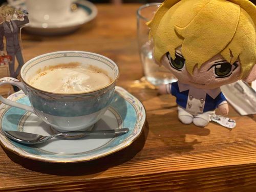 久しぶりにお出かけだったのだ。お世話係は紅茶が好きだが、私用のコーヒーはまだか？