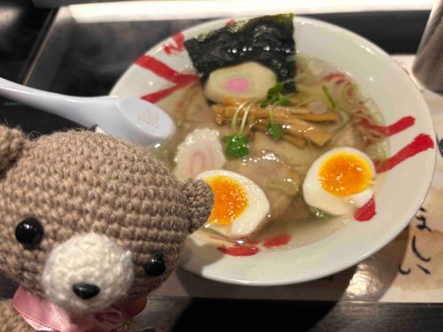 塩ラーメン🍜
おふとナルトが嬉しい、大好きな具！✨
あっさりしてておいしい、気づいたらもうない！魔法のようなラーメン🐻☺️