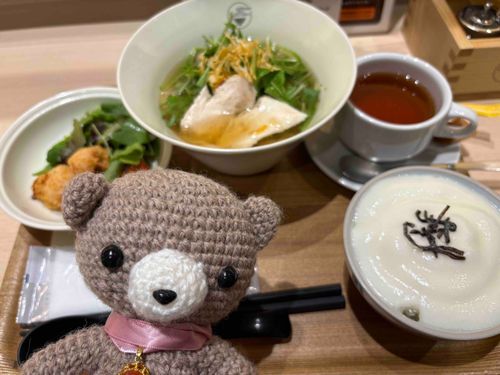 米粉の温かい麺と卵かけご飯🌾
めちゃくちゃ優しい味、麺つゆを卵かけご飯にかけて雑炊もおいしい😆
お米大好きなコビングマ、至福の時🐻🍚☺️