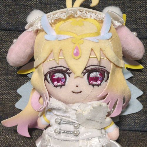 私、キュアアルカナ。アイスが好き…このおうちに来たばかりなの。よろしくね。