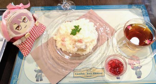 アニカフェにお邪魔してきました。
小豆さんもおめかしして、優雅なティータイムでした。

こうちゃのあじがわかる
モンになったぞ