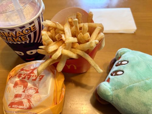 マックのチーズチキンタツタとグリマスシェイクポヨ！