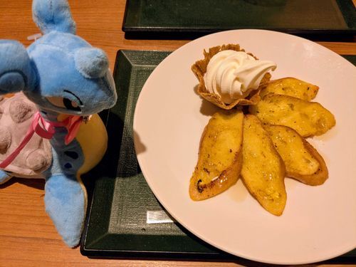「フレンチトースト、おいしい〜🎶」