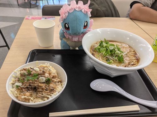 「ラーメンとチャーシュー丼🎶中性脂肪には気をつけないとだね〜💦」