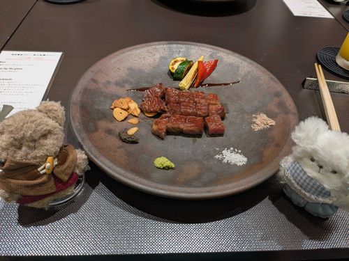 お母さんの誕生日に、ステーキのおいしいお店に行ったよ✨️
とってもやわらかくて美味しかったよ〜💕