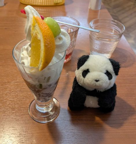 「ここのパフェバーが大好きなんだぁ💕」