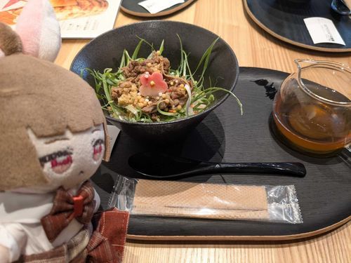 「ここの更新を忘れていました💦すみません。
これは京都の太秦映画村に行ったときの写真です。お肉のお茶漬けです🎶」