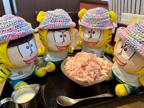 おそとは、いっぱいアチチだから、ちべたいもものシャリシャリたべるおれたちみて、すずんでくれな！