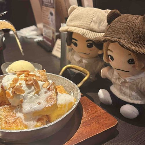 むむ、もちぬしさんおいしそうなフレンチトーストたべとる!おれらもたべれる?ってきいたらおくちのまわりベタベタなってまうなぁ、って言われてもーた、おれらサイズも出たらええよなぁ
よし