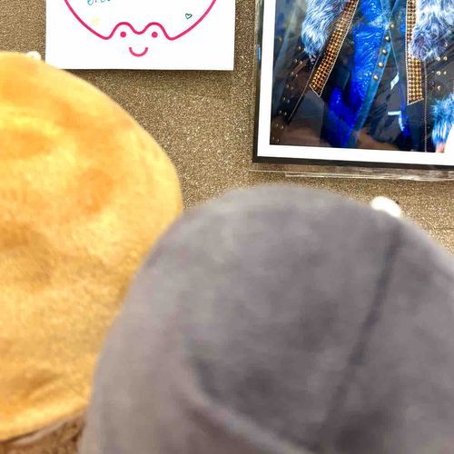 ボードかいてきたよ!まえももちぬしさんがかいたやつ付けるのおてつだいしてたんよ〜んふふ
のり