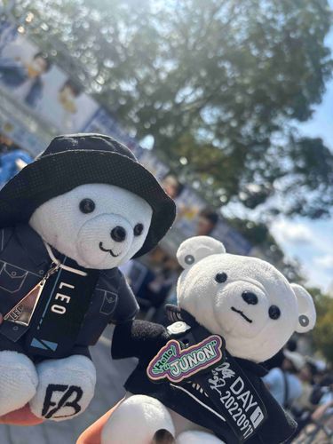 🐻‍❄️🐻‍❄️「「フェスドリンクはいかがですか〜🍺🍺」」

＿＿＿＿＿
お友達じゅのくまとサン生コンビだ〜！
売り子さん気分でﾊﾟｼｬﾘ📷✨