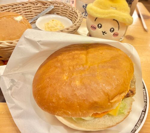朝コメダ☕️月見はハンバーグが分厚かった🌕🍔🐰