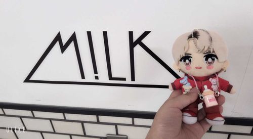 推し活してきたよ。
地味にこだわりが、いちごミルクを、
もってるところだよ！
