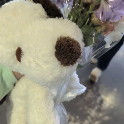 おばあちゃんに、
供えるお花買ったよ。喜んでくれるかな