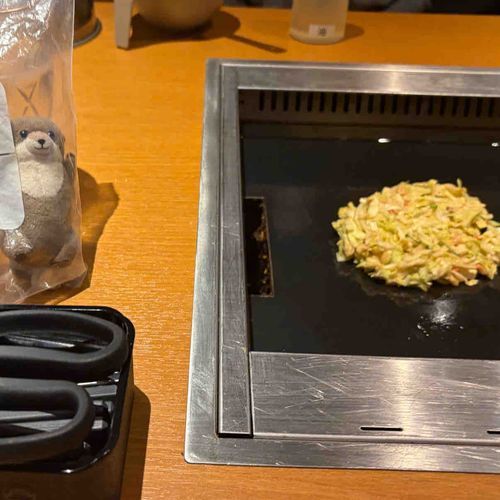 さいきんの ごはん だよ！
いちまいめは おこのみやき！
わっちは あちちで くさくさ なっちゃうから とおくから みてたよ
にまいめは ごんちゃの あんにんまんごー てやつに たぴおかと なたでここ いっぱい いれたやつ！とっても おいしかった