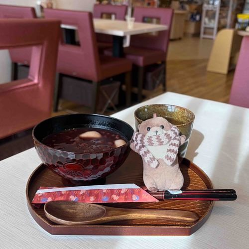 さむさむだから おみせに ひなんして ぽかぽかきゅーけー！
ちきゅーぎが あったから ここ！まだがすかる！ したよん