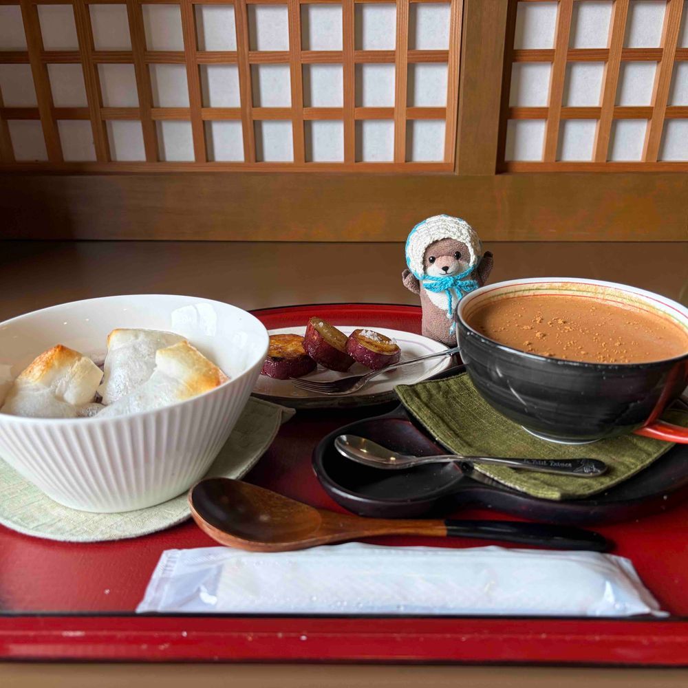 おでかけの おしゃしん みせたげるね
なんかね ごかん？で たのしむ はくぶつかん みたいな とこに いったよ！
いろんな みずの おととか しょくぶつの においとか した！
ぜんざいも たべたよ！
わっち おもち だいすき
