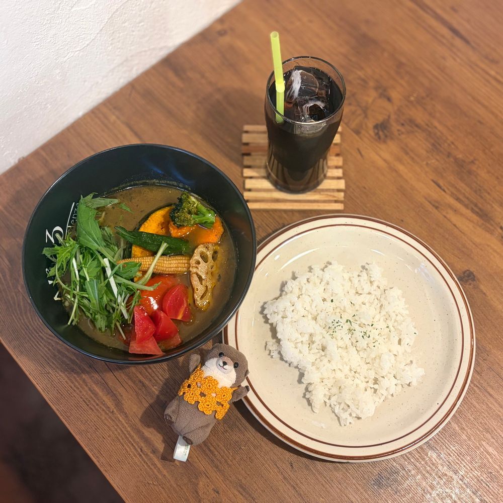 すたばの よーぐるとのやつ のんだ！
よーぐるとも ももも だいすきだから うれし
すぷかれーも たべたよ
かれー わっちと おんなじ いろ！ちゃいろ！