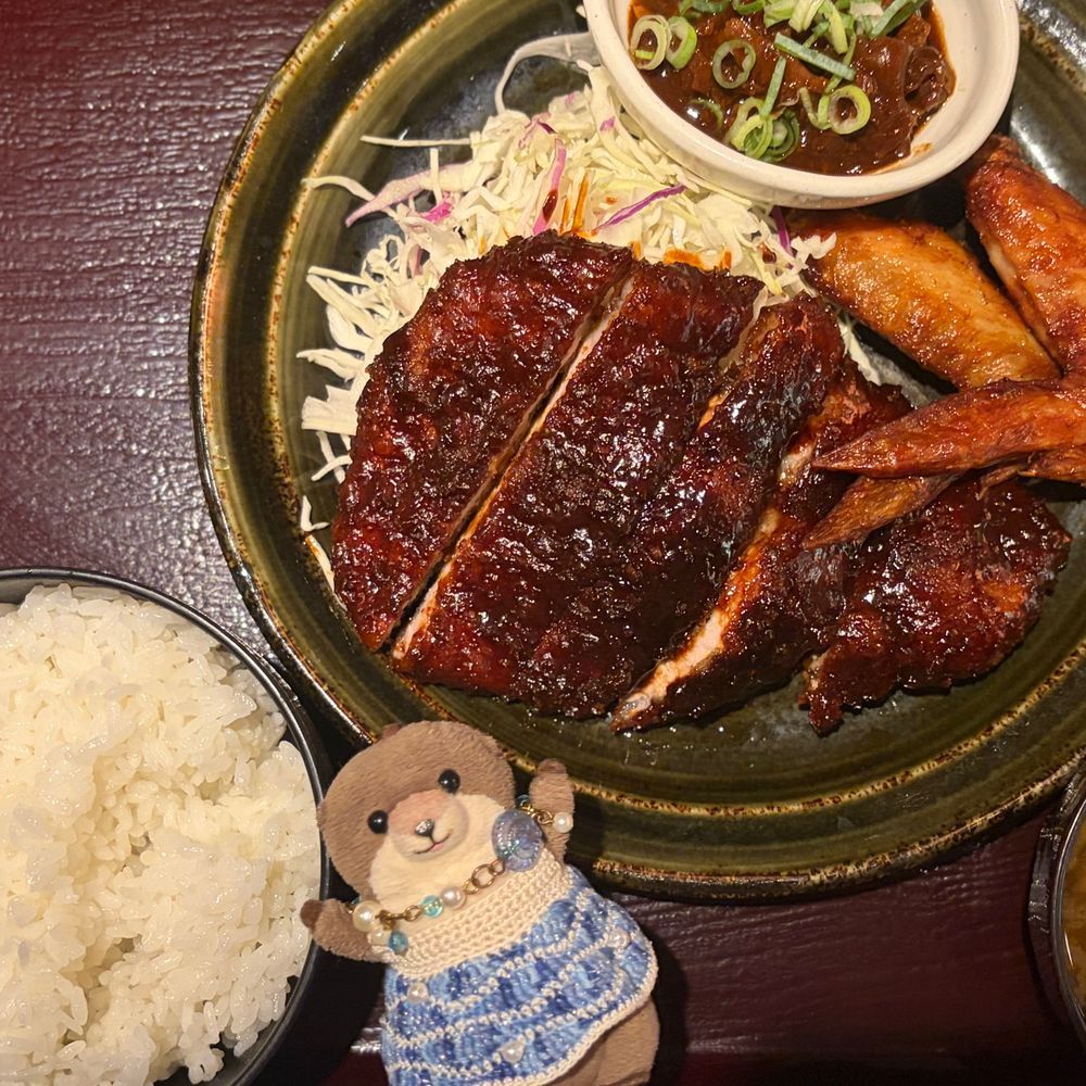 なごやに あそびに いってきたよ！！
ひつまぶし みそかつ てばさき しょぱくて おいしかった！
ななちゃん あしながくて おっきくて わっちの あこがれよ