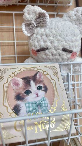 おねえさんが ひさびさのおやすみだー！って^_ .̫ _^
ちょっとおくれちゃったけど ねこさんのちょこれーと、たべたよ^_ .̫ _^
