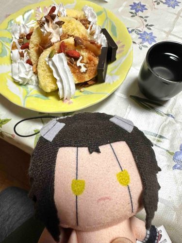 ファーファン
この日の夜は、作ったアップルローズソース（自称）を使ってちょっとしたデコスイーツにしたぜ。日本酒のあてに。今晩のスィーツも粋だな✨