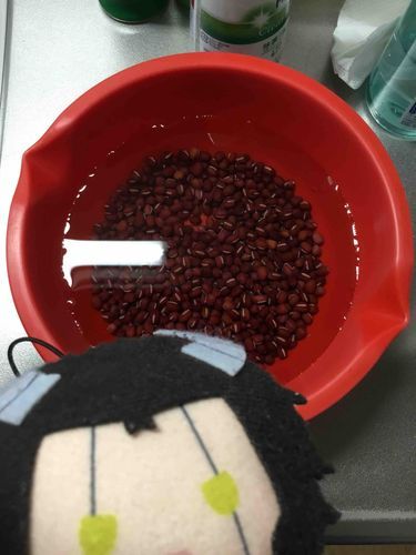 ファーファン
なんか、この前、ワイが、小豆を🫘洗っていた。何作るんだ？