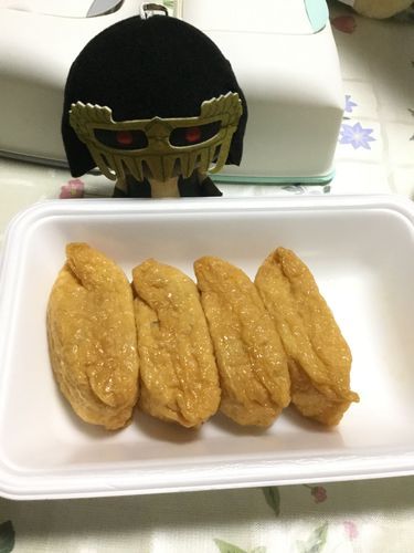ジャギっち
ひとまず、何もする気ないので、先日の晩めし投稿すんのかよ‼️しかも、これお惣菜の稲荷寿司、、、、