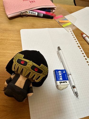 ジャギっち
天の声‼️休みなのに、何、やってんだよ‼️大人になっても、勉強しねぇといけねーのかよ💢ったく、集中できねえんなら、とっととこいつら片付けて、美味い酒でも、呑んでダラダラしようぜ。オレも付き合ってやらあ