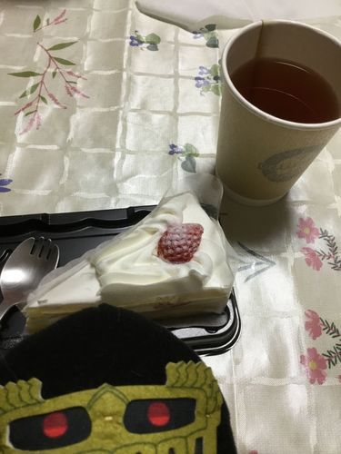 ジャギっち
おい、そこのお前‼️いくら甘いもんが好きだからつって、スンゲェ賞味期限切れたケーキ🍰はアウトだろうが‼️まぁ、オレがいた世界では食いもんは、貴重だからな。よっしゃ、このジャギっち様が一肌ならぬ、一口も十口も食べてやる