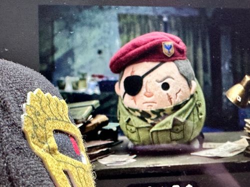 ジャギっち
あーーー💢コイツもオレ様のアニメに出ていたヤツーー‼️こんなコロコロな姿に変わりやがったーー
天の声
このキャラもなかなかの可愛さ、、、ゴホゴホ
※こちらのPCのぬいぐるみも販売はされておりませぬ。あしからず
ジャギっち
だから、寝ろって💢
