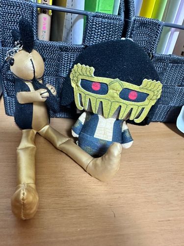 ジャギっち
おい‼️そこのモヒカン頭のヒャッハーみたいで、なんだか笛🪈みたいなの吹いているお前‼️オレ様の名前はジャギっち様だー

ペリ
♬😊

天の声🌝
ジャギっちよ、この子は新しい貴方の仲間ですぞ

ジャギっち
なんだって‼️確かに、このスタイル、オレ様とそっくりだ‼️よし、これから俺たちで天下取ってやるぜー