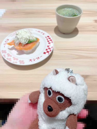 ぼっちなのにカウンターではなく広めの4人席に通された…気まずい…

ってなっている撮影者を励ましているフィの様子